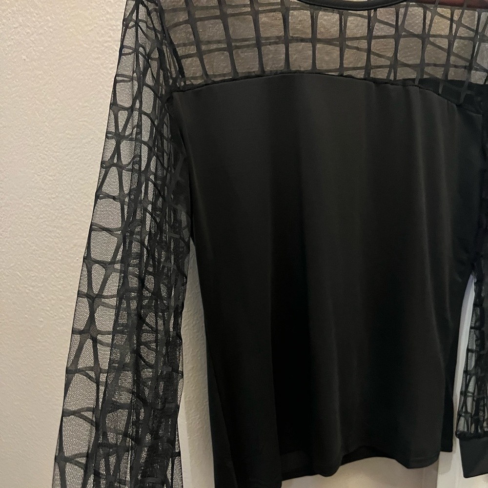 Woman black shirt